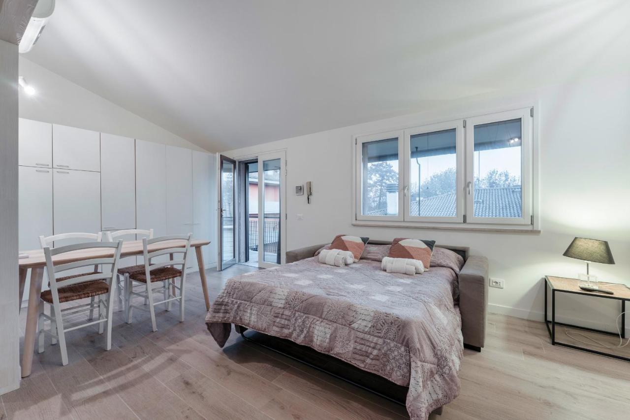 Casa Lugana 19 - Monolocale Con Piscina Direttamente A Lago Sirmione Kültér fotó